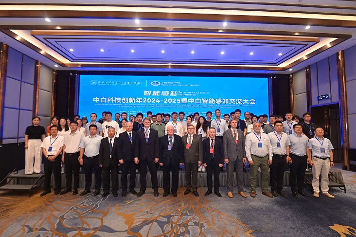 4.中白智能感知大会与会专家合影-4.jpg
